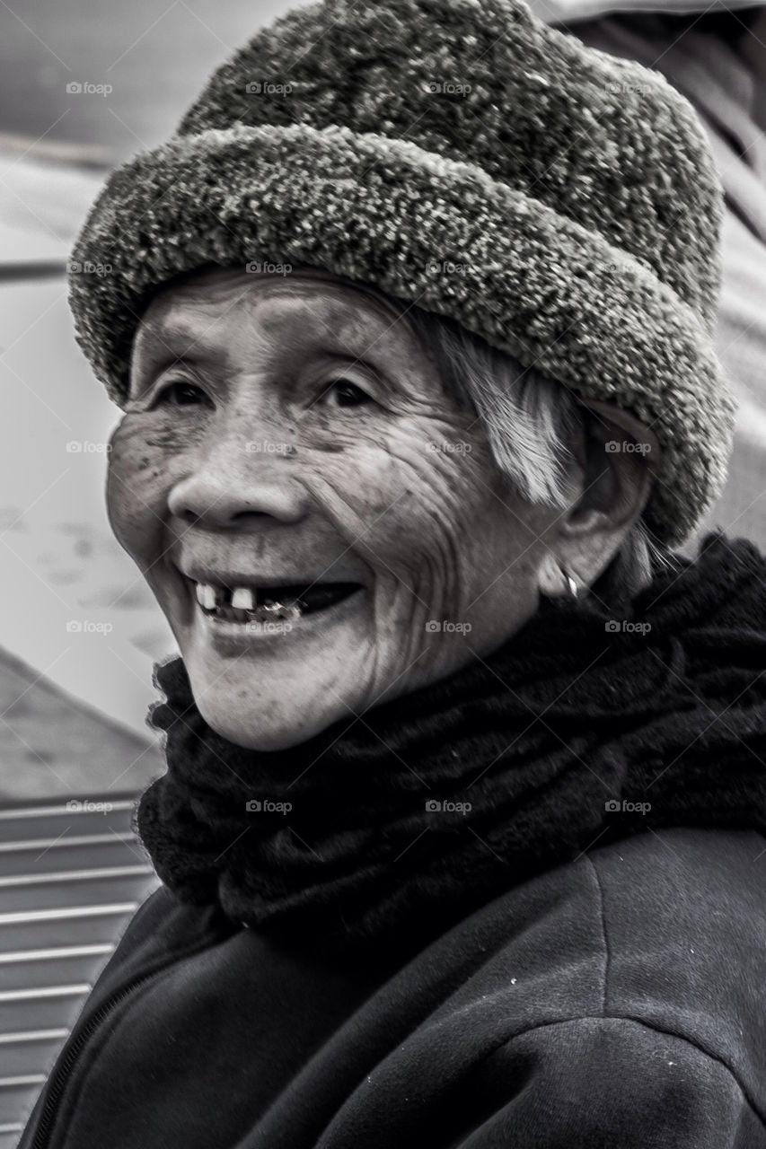 girl woman smile blackandwhite by laconic