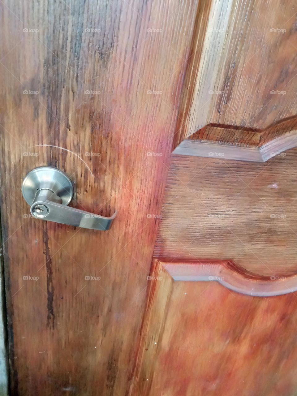 #WOOD VS METAL,  THIS A WOOD FRONT DOOR WITH METAL DOOR KNOB