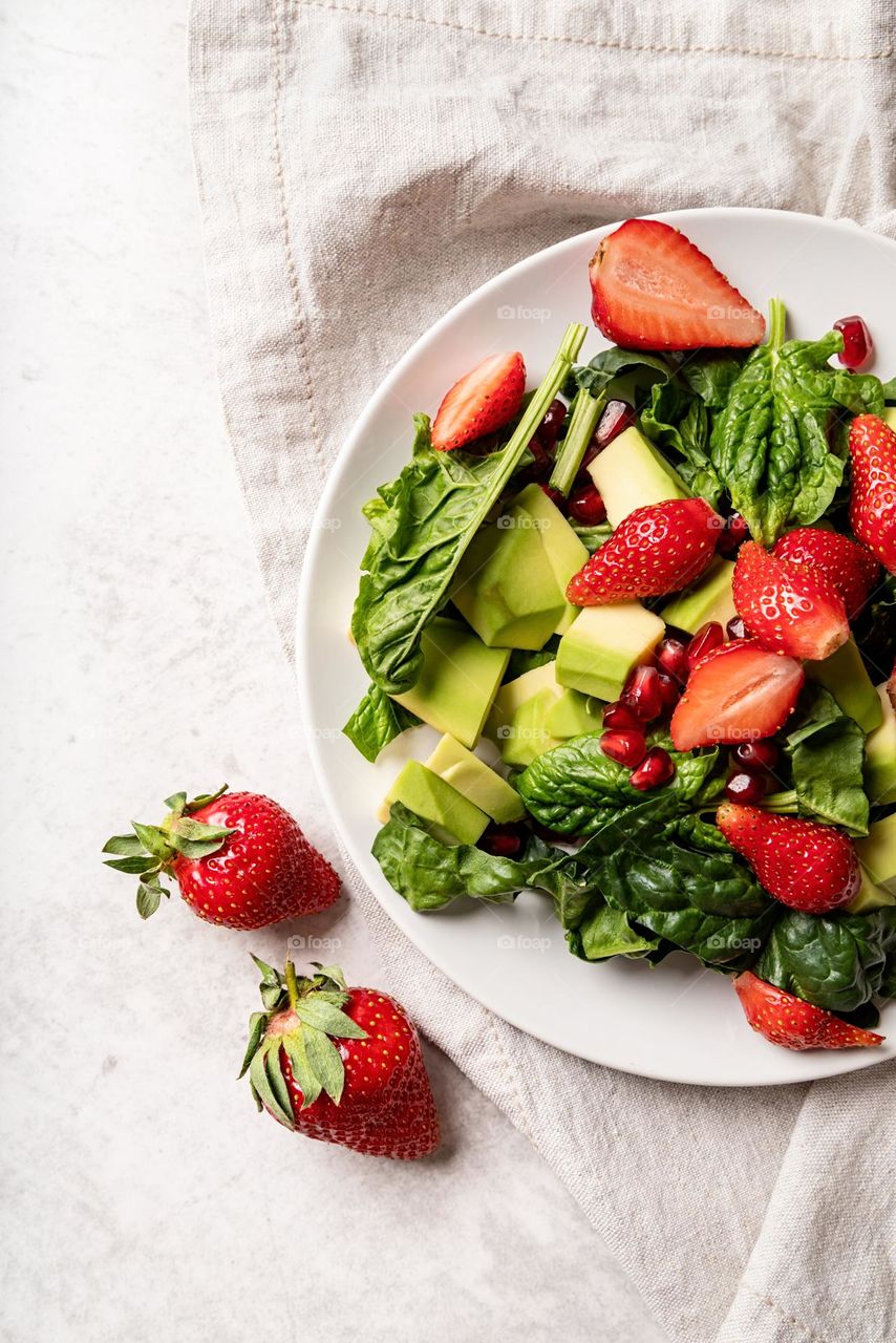 avocado strawberry salad