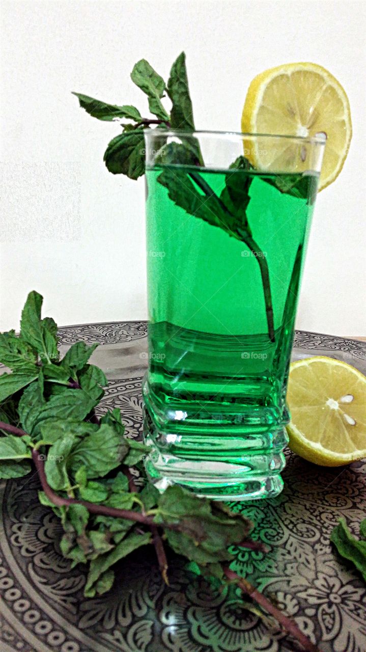 Homemade mint lemon juice