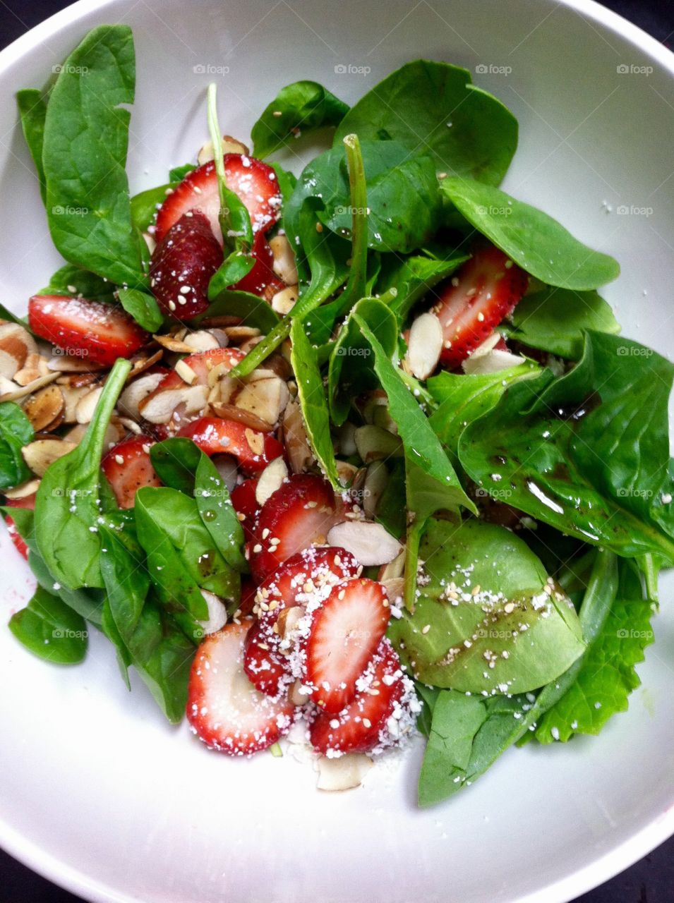 Strawberry and spinach salad 