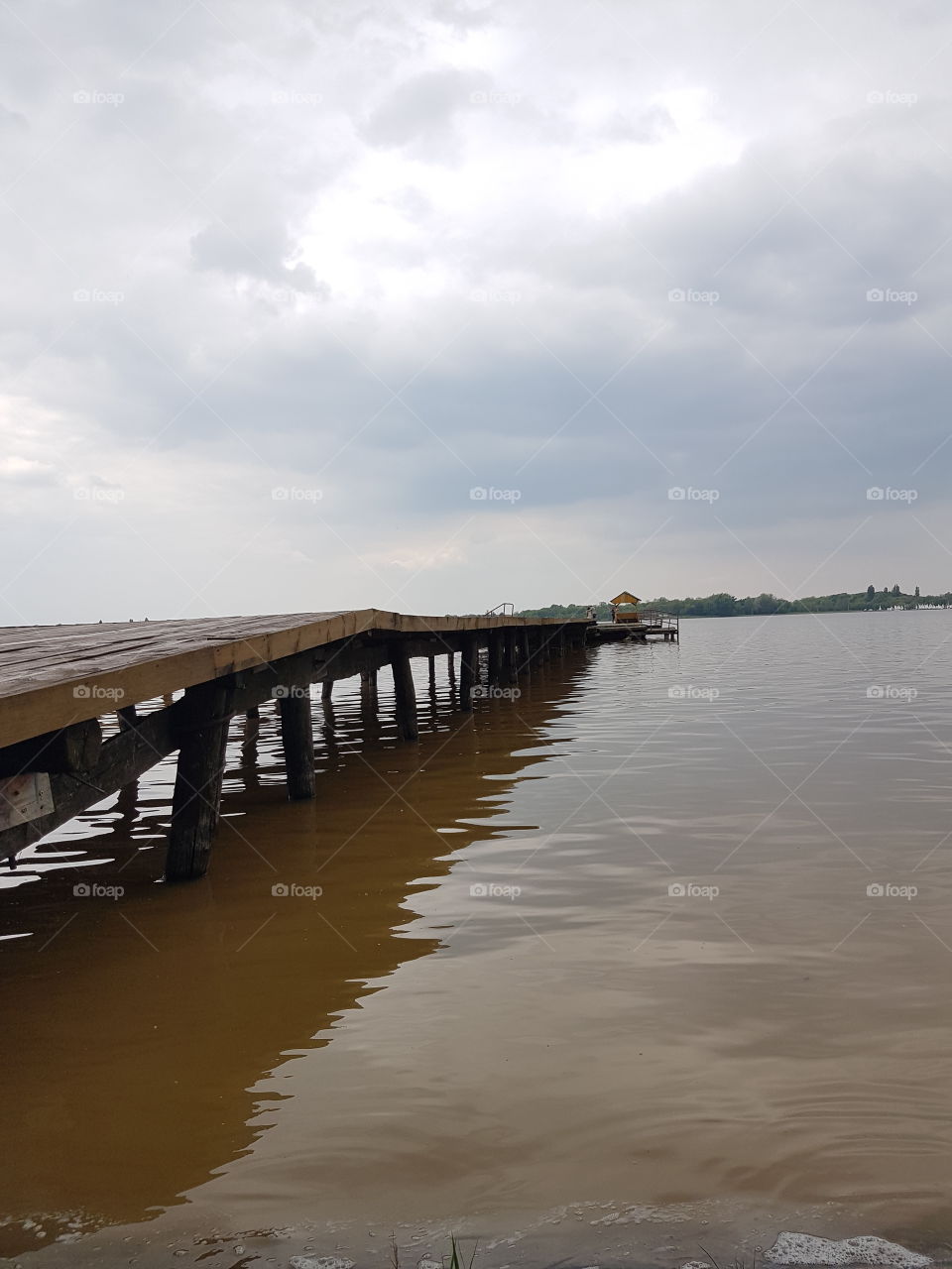 lake dock in the morning