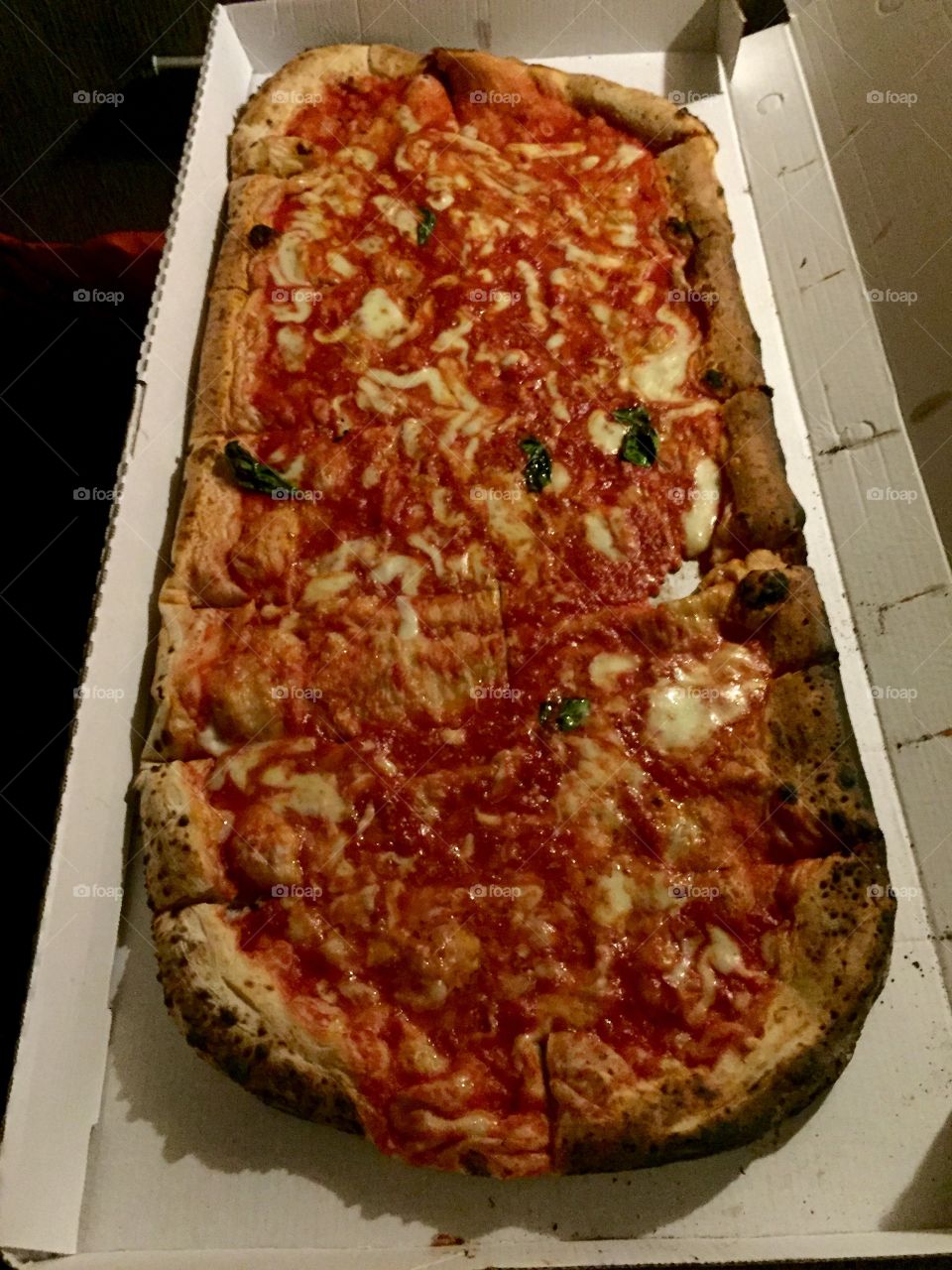 Its called 1 meter pizza, and yeah, of course its from Italy