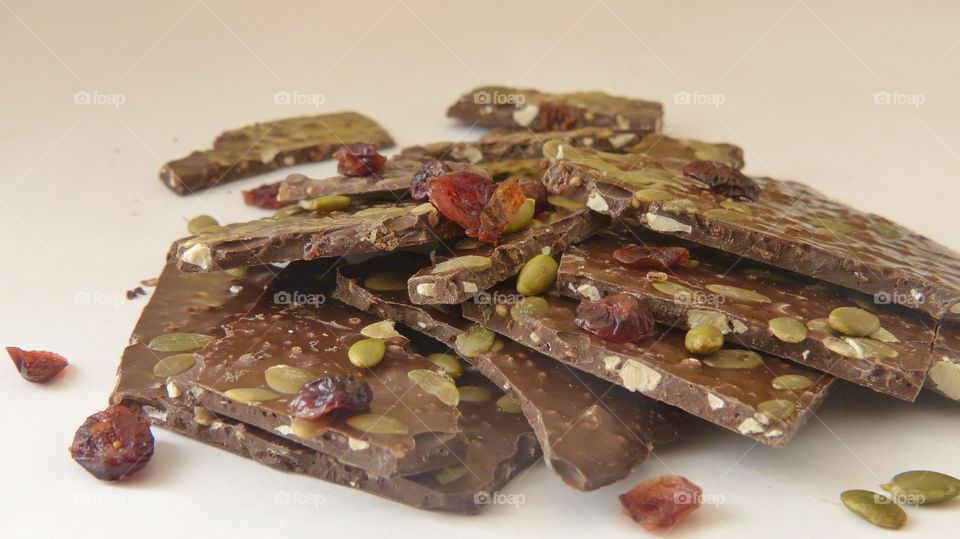 Dark chocolate bark with cranberries and sunflower seeds