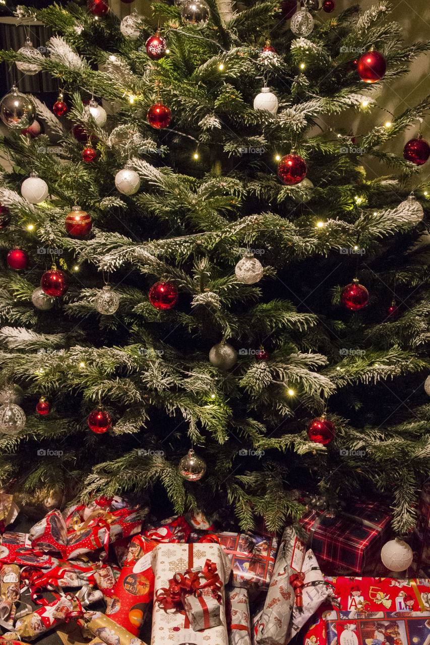 Christmas tree with presents