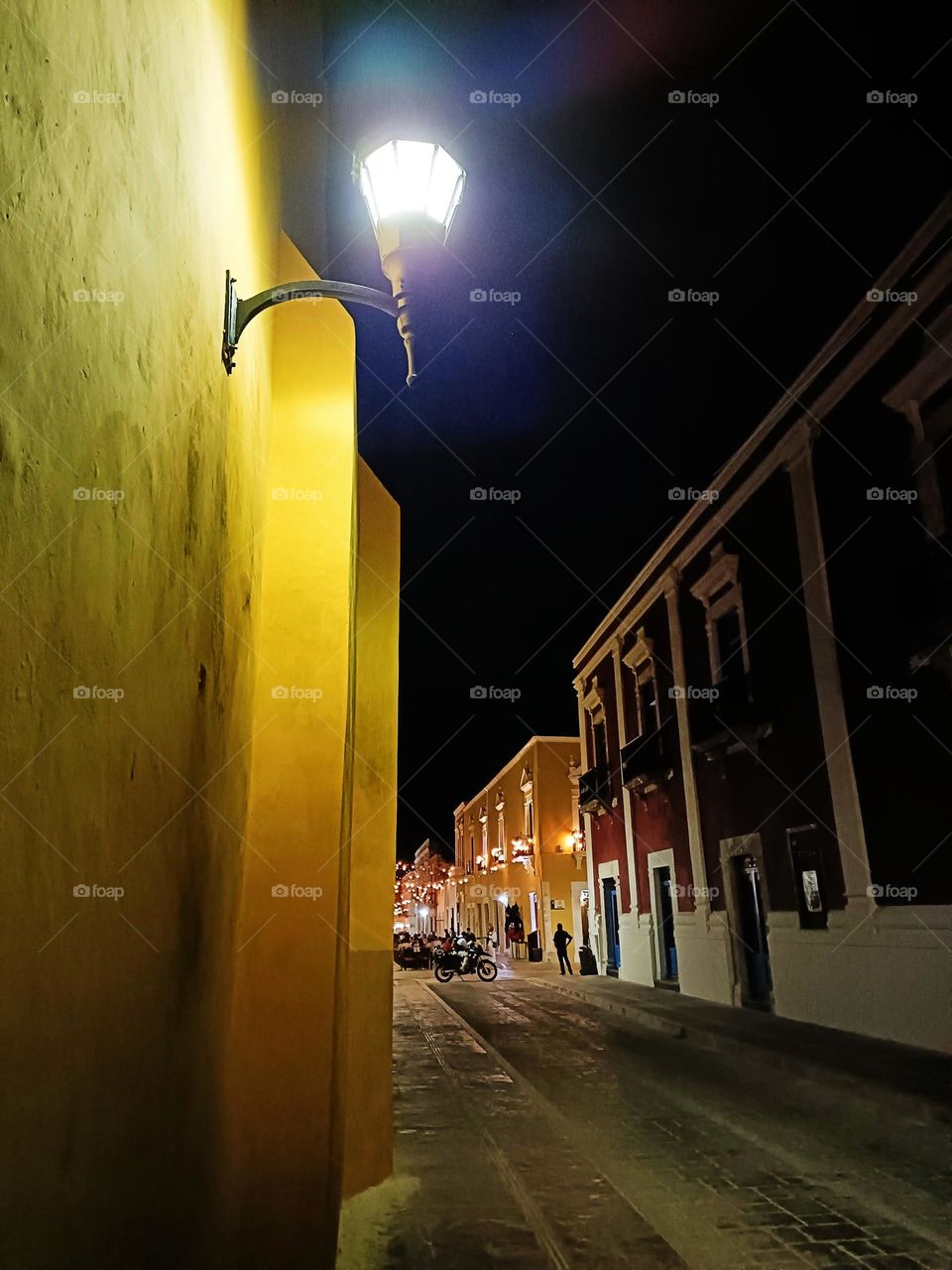Ciudad colonial de noche