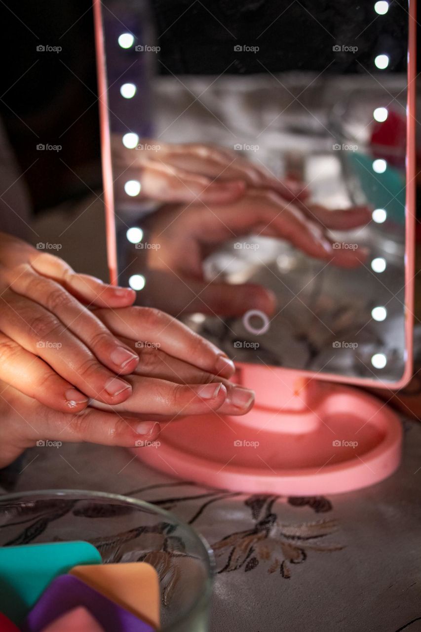 Hands in the mirror