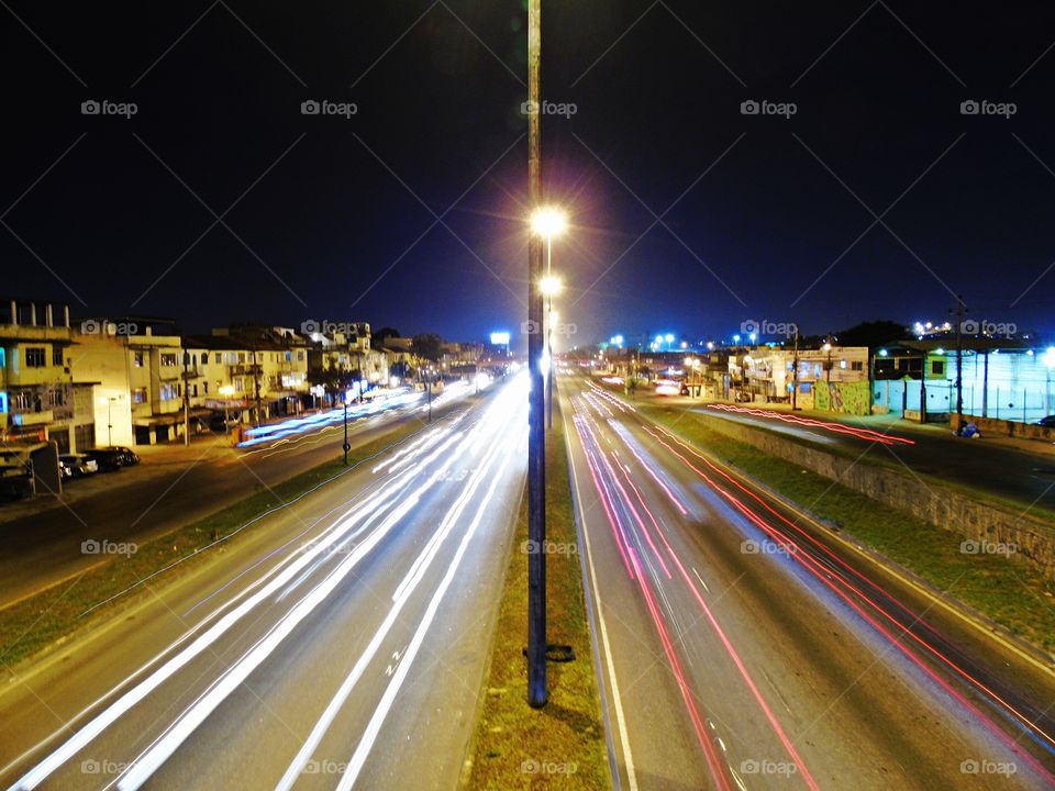 Avenida Brasil à noite