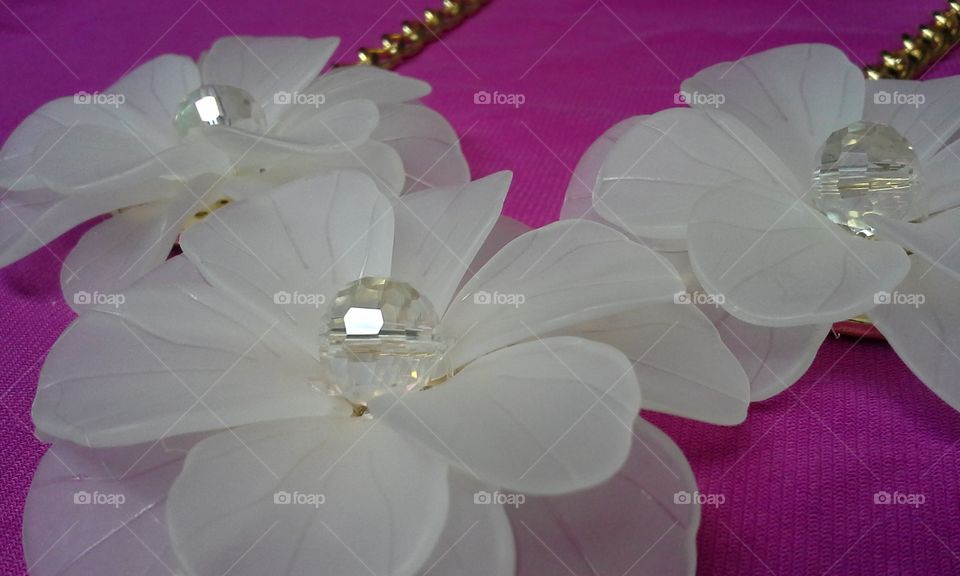 flower crystal necklace fashion on pink polyester