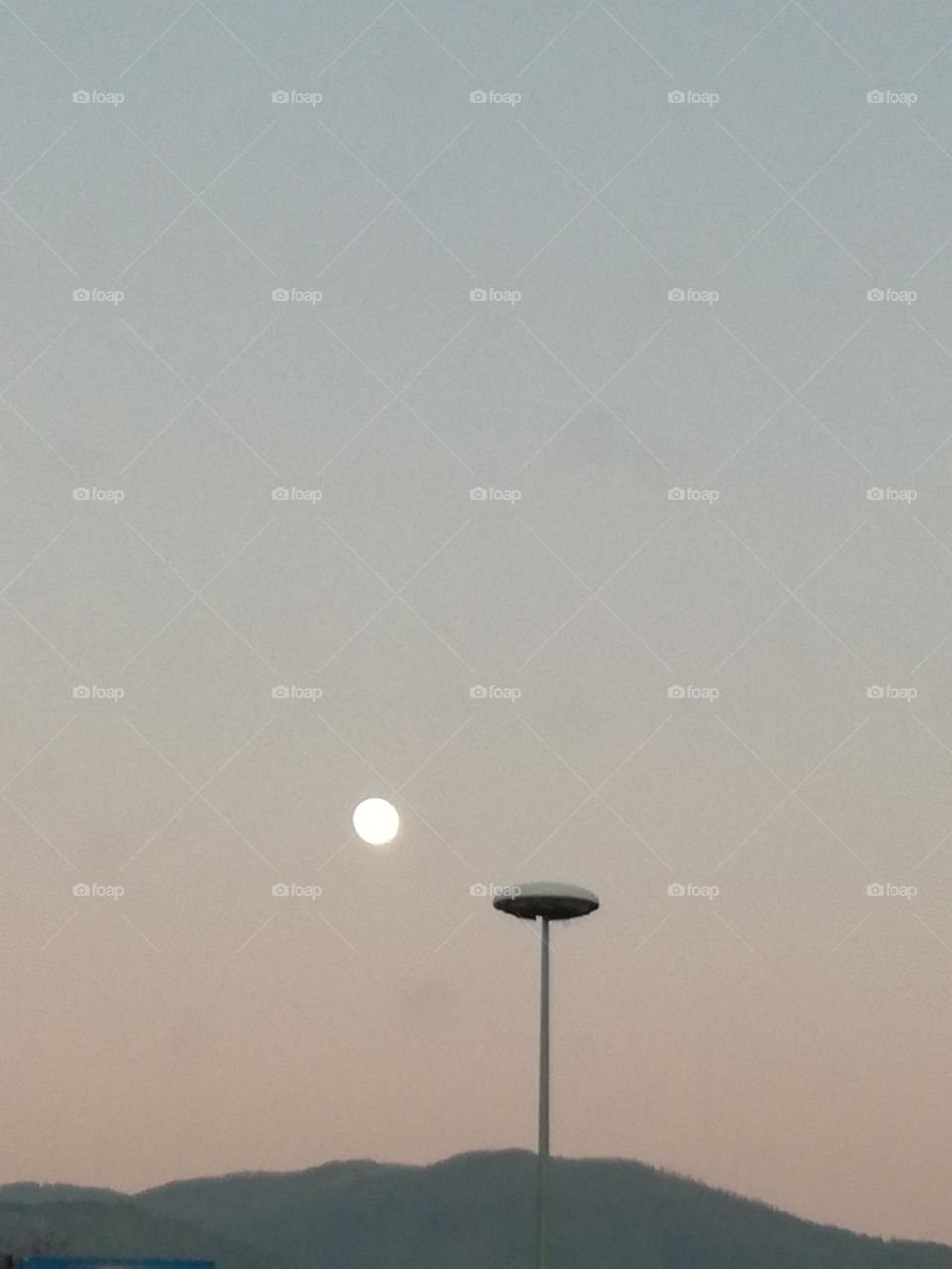 The moon under the mountain