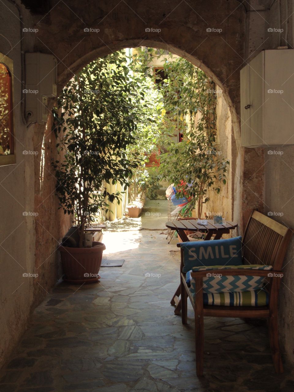 Smiling is infectious you catch it like the flu. When someone smiled at me today I started smiling too ... A happy photo to cheer us up during this pandemic ๐ฆ ๐