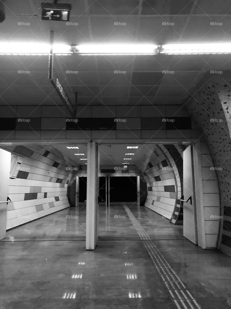 Tunnel, Subway System, No Person, Indoors, Hallway