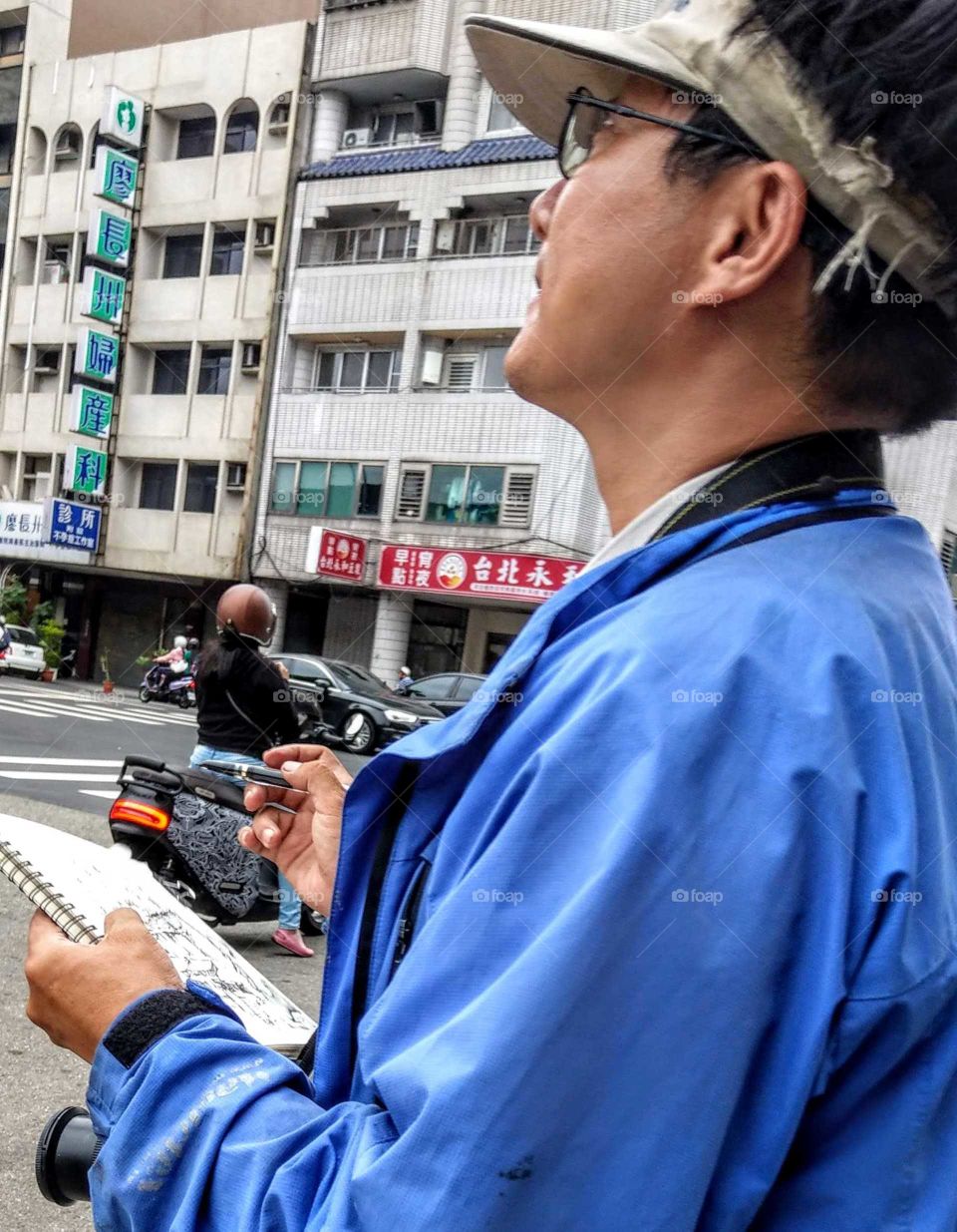 Hobby time: sketching at roadside. concentration and be happy.