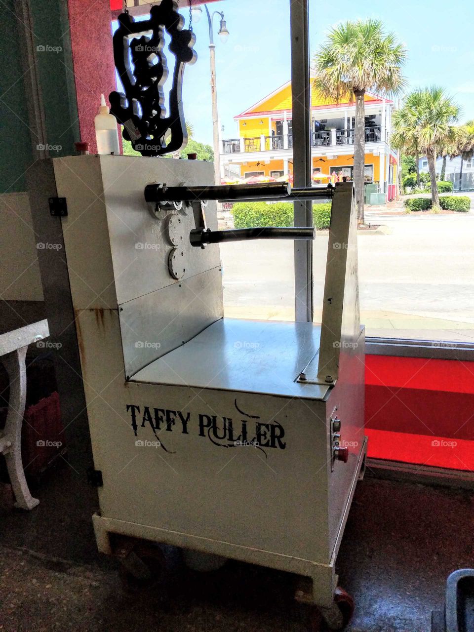 Taffy puller at the beach