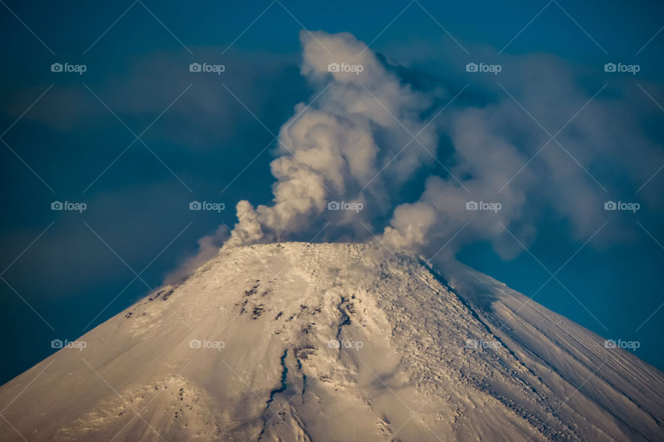 Smoke volcano kamchatka