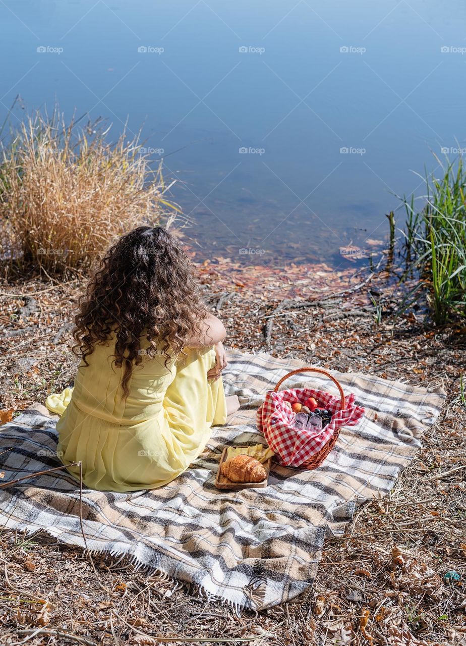 woman of  picnic