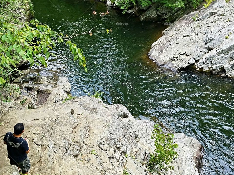 river flowing through Smoky Mountain National Park