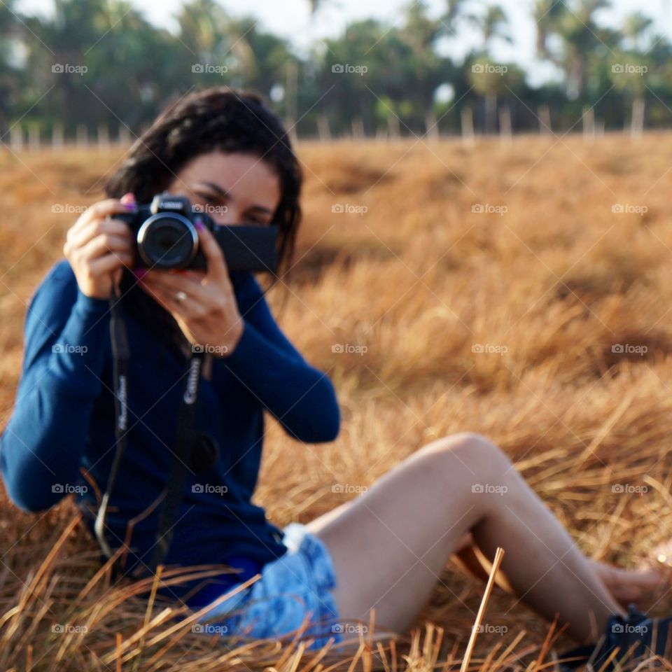 photo during the Brazilian summer , dry foliage and yellow grass, photographing nature, beautiful view during the dawn full of light and sunny day with photo , Canon, valdemira24, foap.