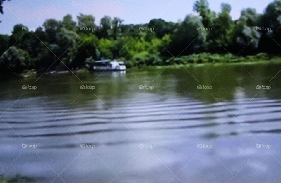 This lake is not as big as other lakes in the world, only into this lake is enough so that speed boats can roam this lake
