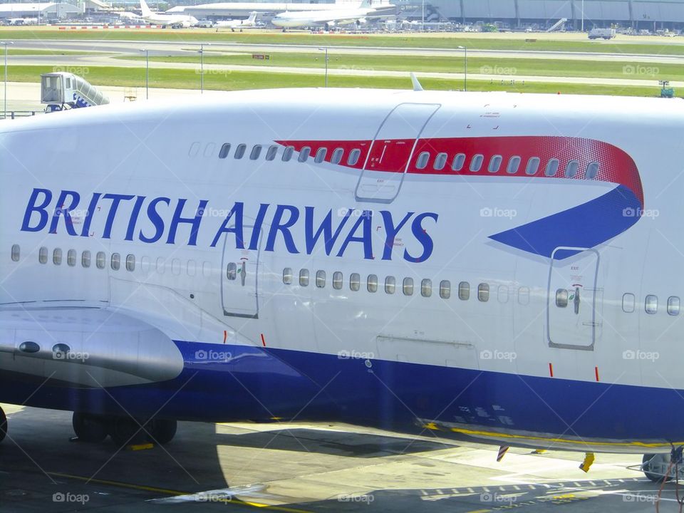 BRITISH AIRWAYS B747-400 AT LONDON HEATHROW AIRPORT