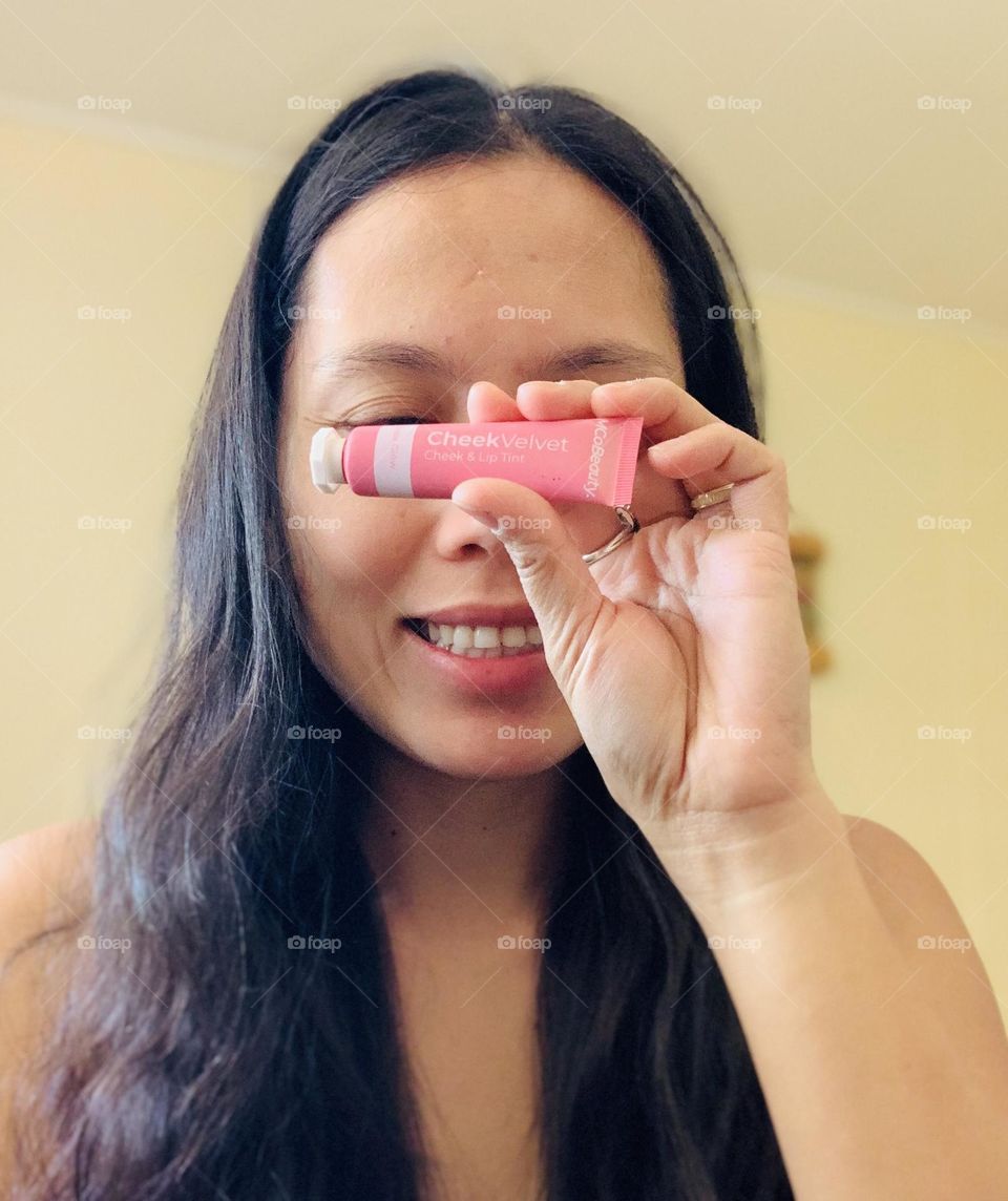 “Beauty is power, and makeup is something that really enhances that; it’s a woman’s secret.”
― Charlotte Tilbury