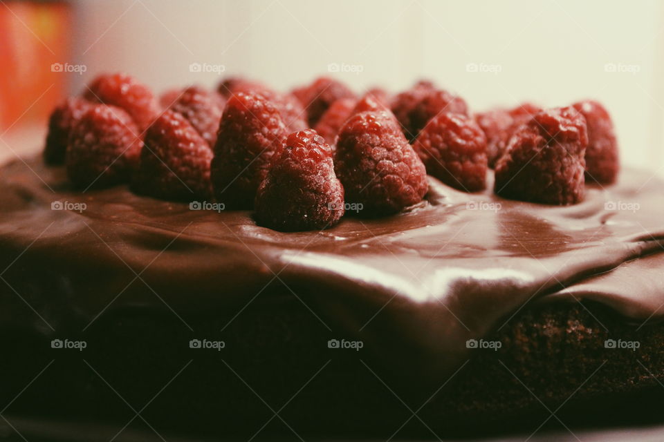 Chocolate cake with roseberry