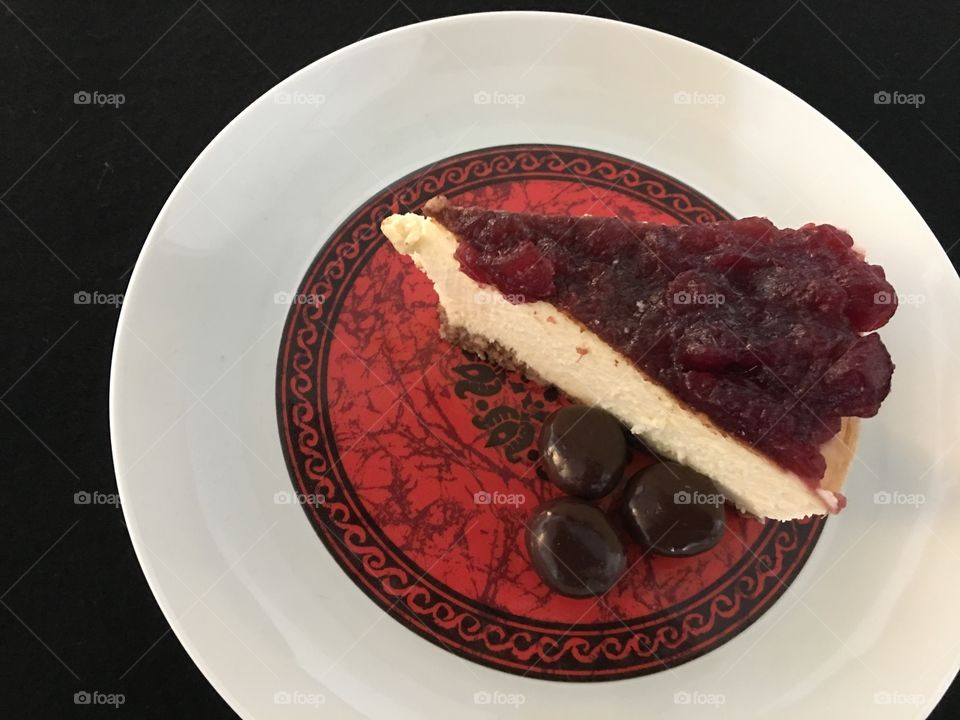 Cheesecake on red plate