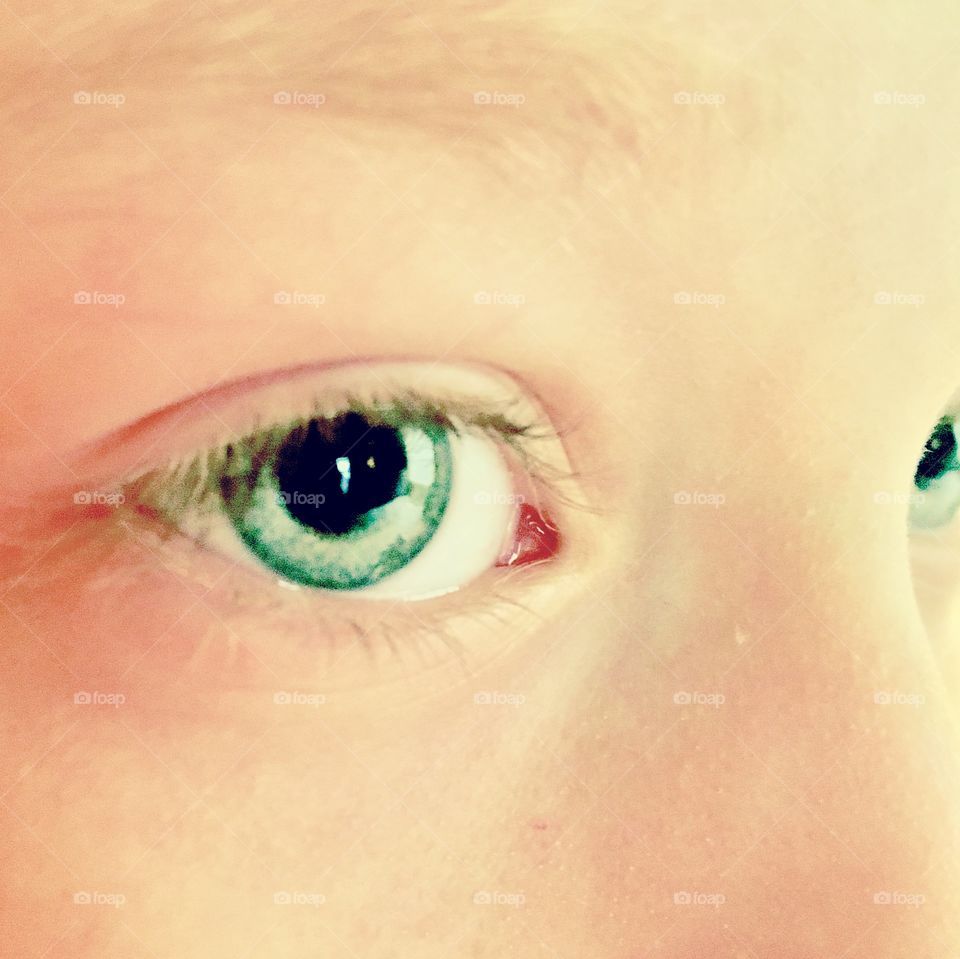 Innocent Emerald eyes 