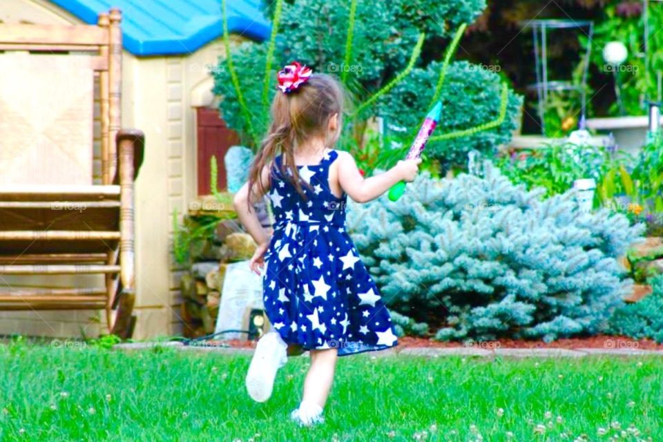 Running child playing 