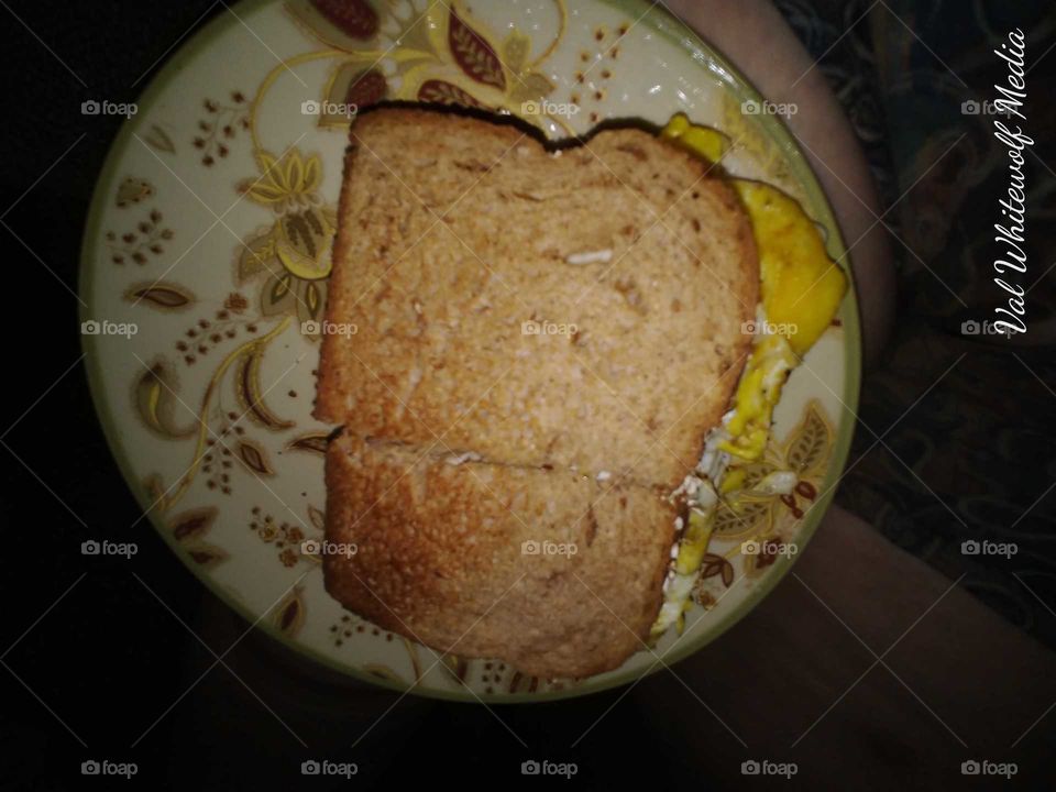 fried egg sandwich bread toast