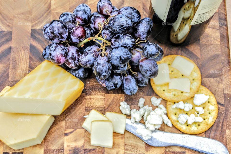 cheese grapes crackers