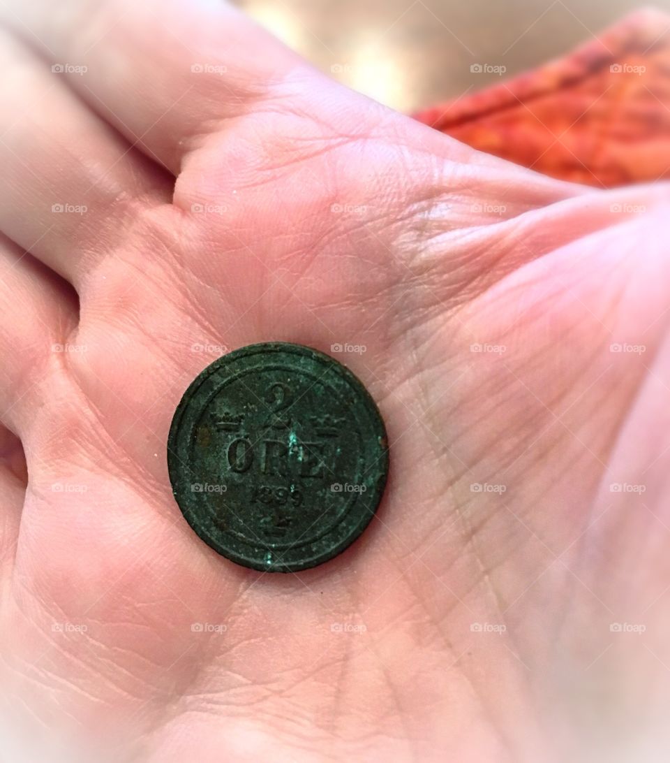 1899 Swedish 2 Ore - found in a little town in Massachusetts.  It was partially buried in the dirt alongside the road. 