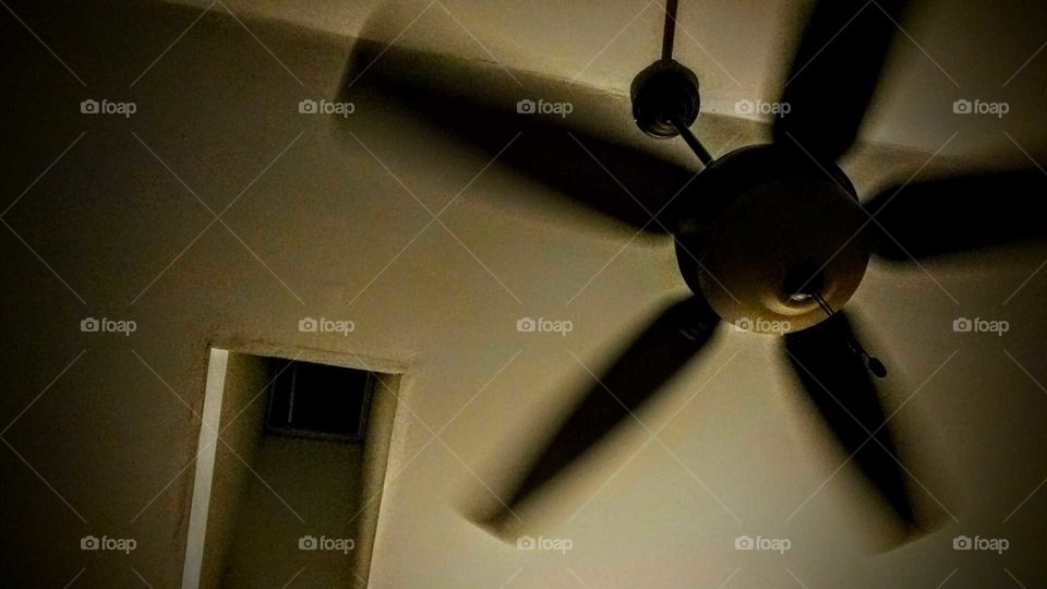 Spinning Fan with Blur