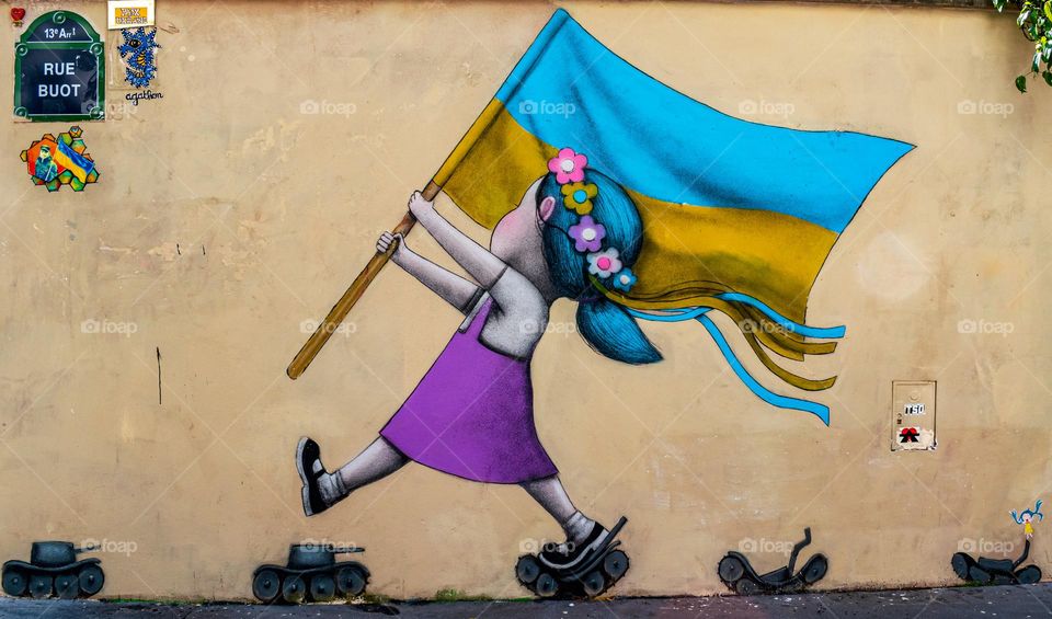 Paris street art supports Ukraine 🇺🇦