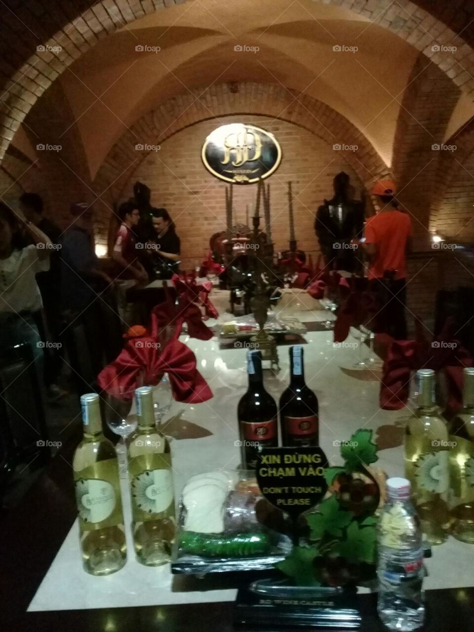 Bàn tiệc rượu.