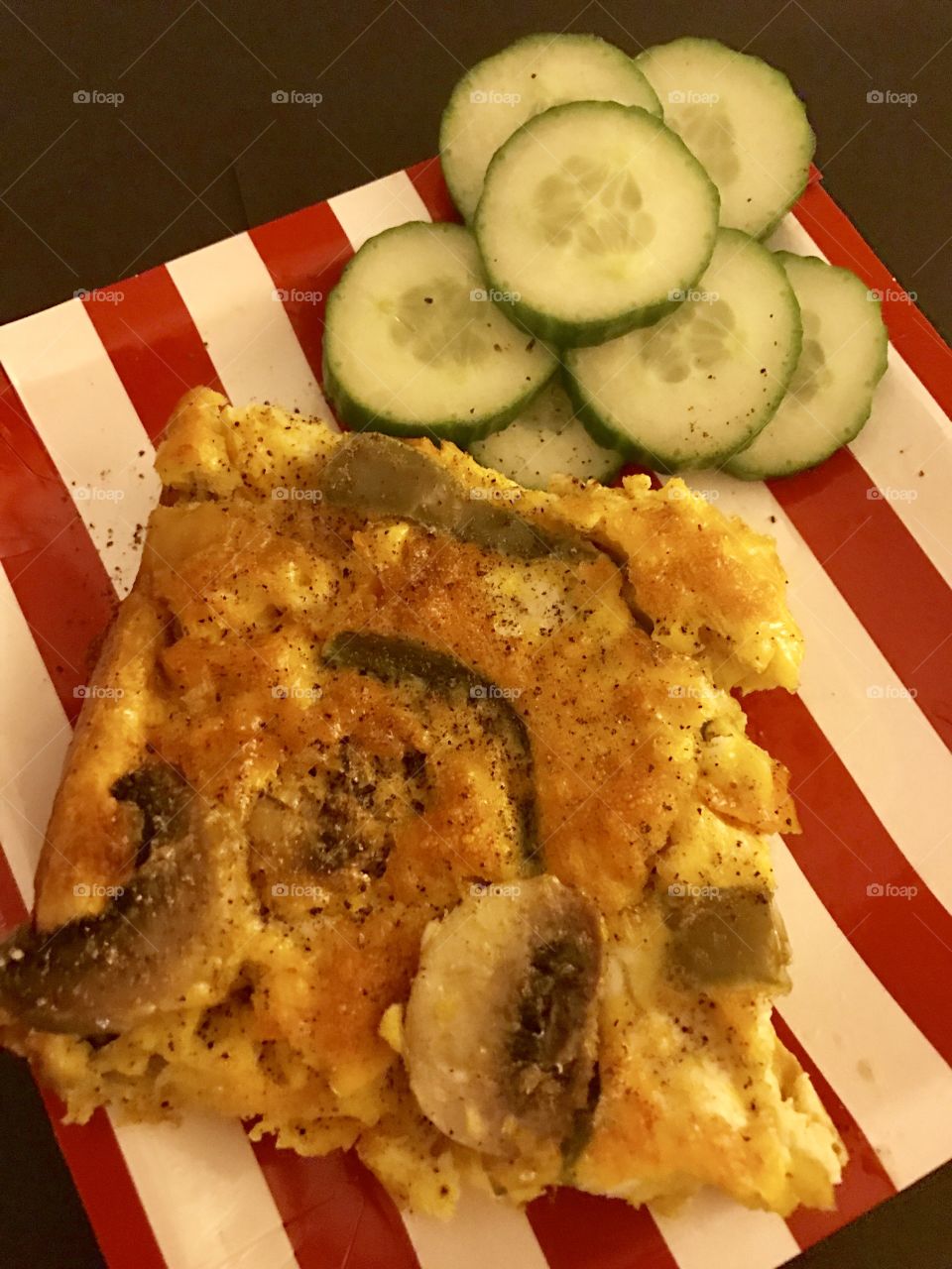 An omelette with mushrooms 