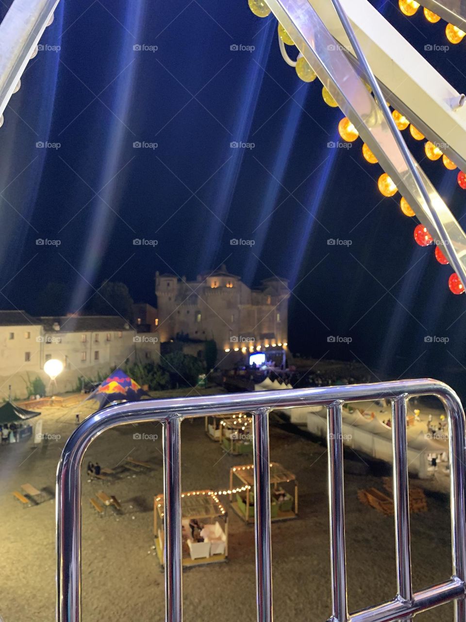 The Ferris wheel is always very suggestive; you have a whole different perspective, from above almost to take flight and go away, everything seems far away is harmless until you return down.