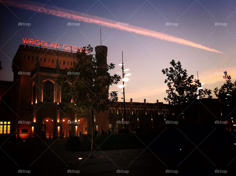 sky night station wroclaw by dyplamka