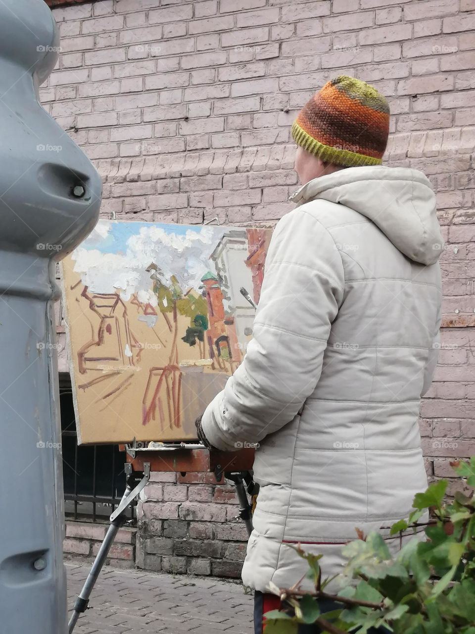 She was just saying I needed artwork. 
Этюд