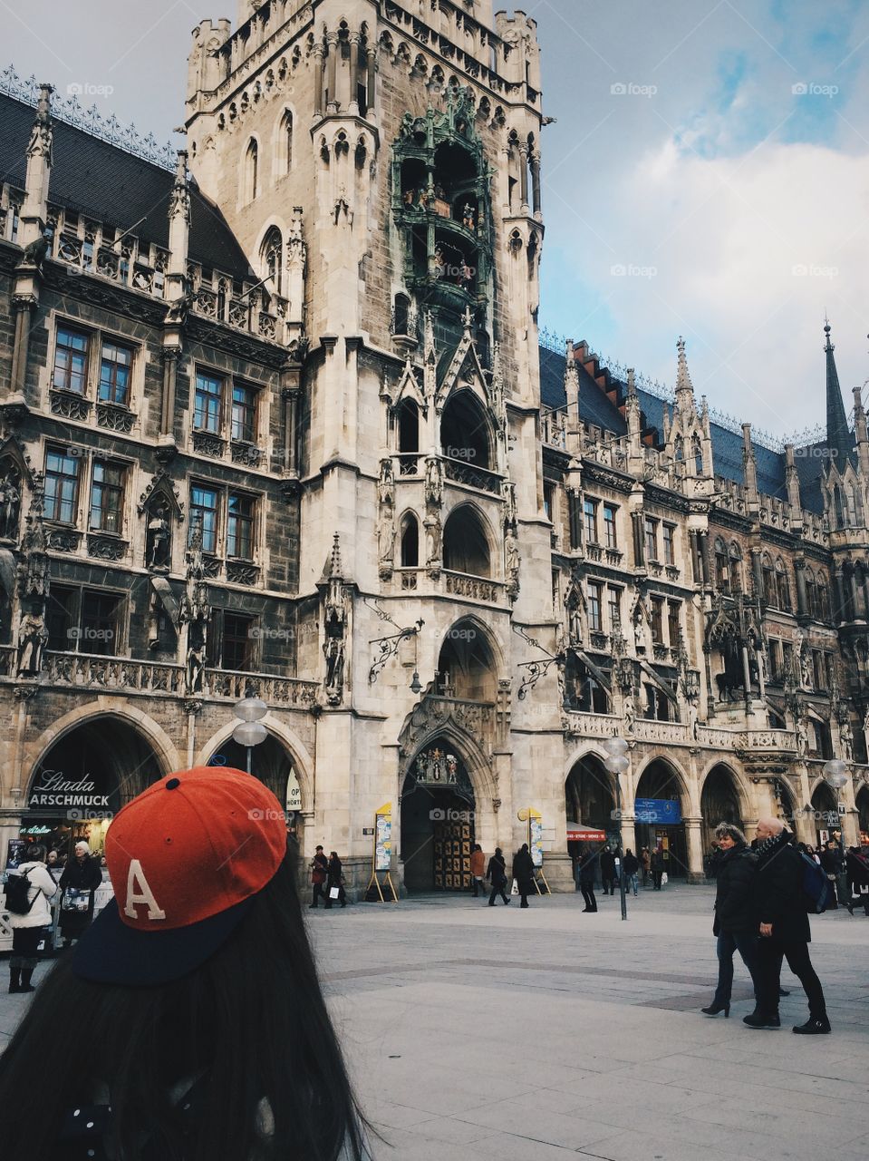 From cold Münich with 💛🇩🇪. Beautiful Marienplatz! 