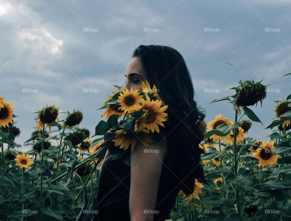 Girl portrait in field