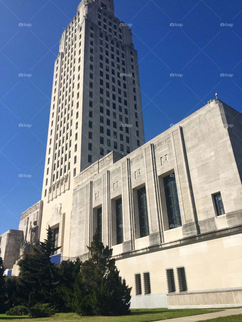 The “new” Louisiana State capital building on a gorgeous February day. 