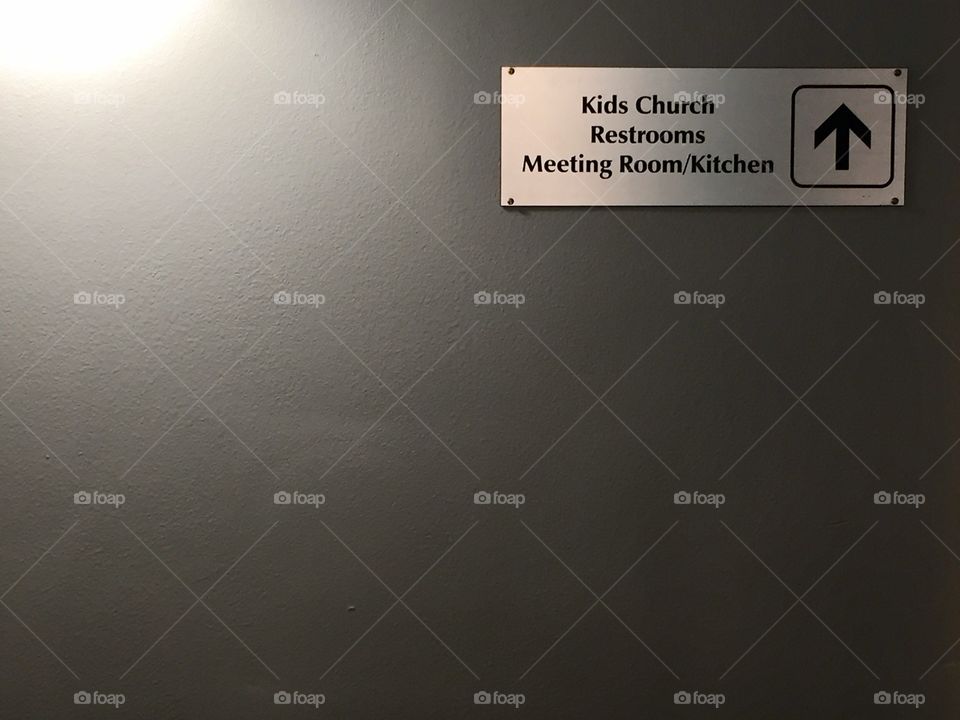 Wall with sign for Kid's Church, Restrooms, and Meeting Room. 