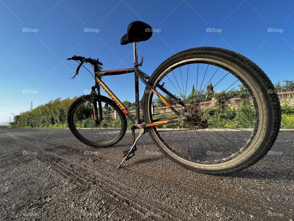 One lonely bicycle 