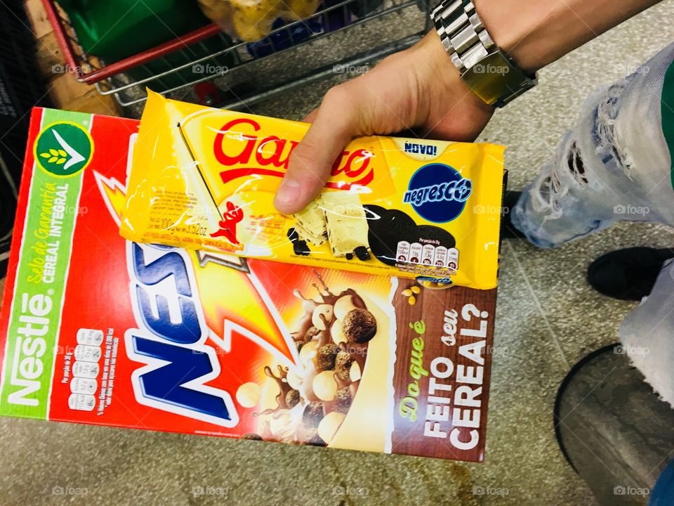 nescal cereal box plus garoti chocolate bar