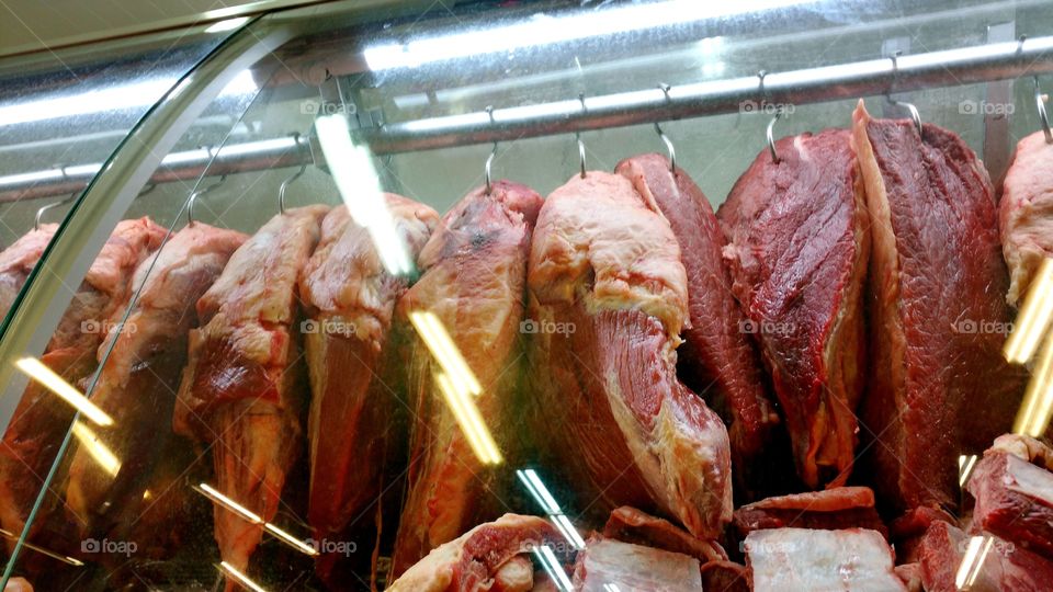 Coxão Mole. Carnes frescas bovinas em balcão frigorífico, vitrine. Açougue de supermercado.