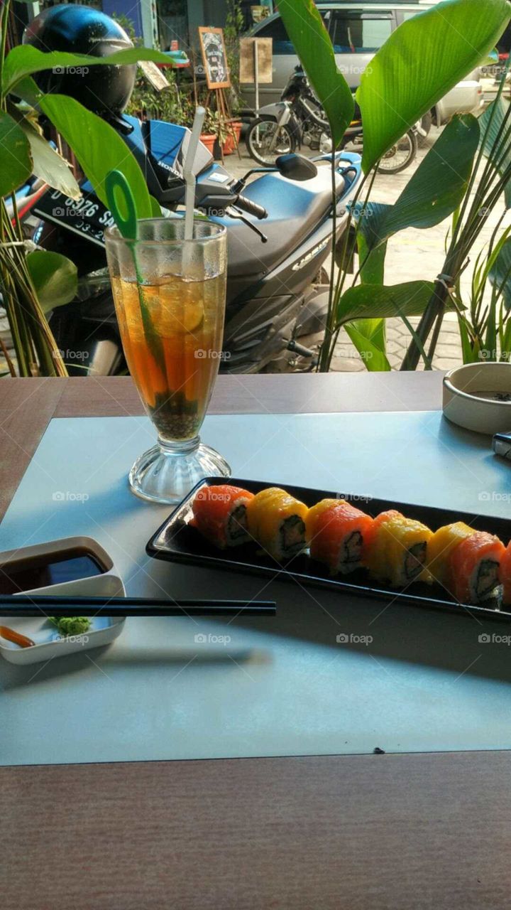 sushi roll Indonesia