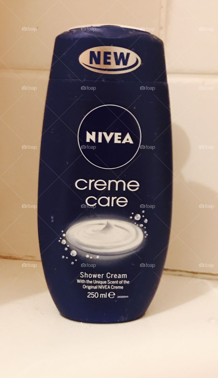 Nivea-skin-cream-shower-bath-body