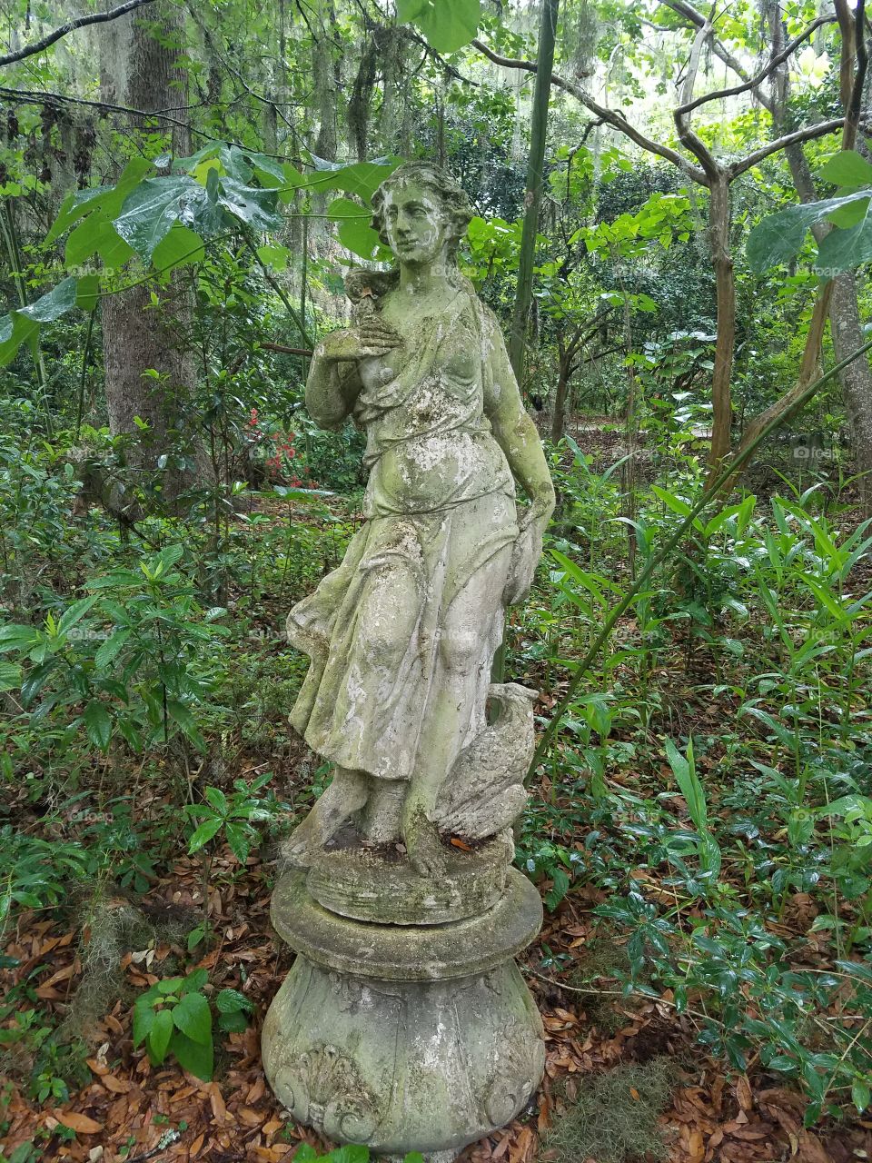 statue