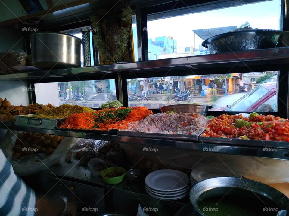 Indian Street food is rich in spices, fat and carbohydrates. Indian society hits the roads for "Chaats"